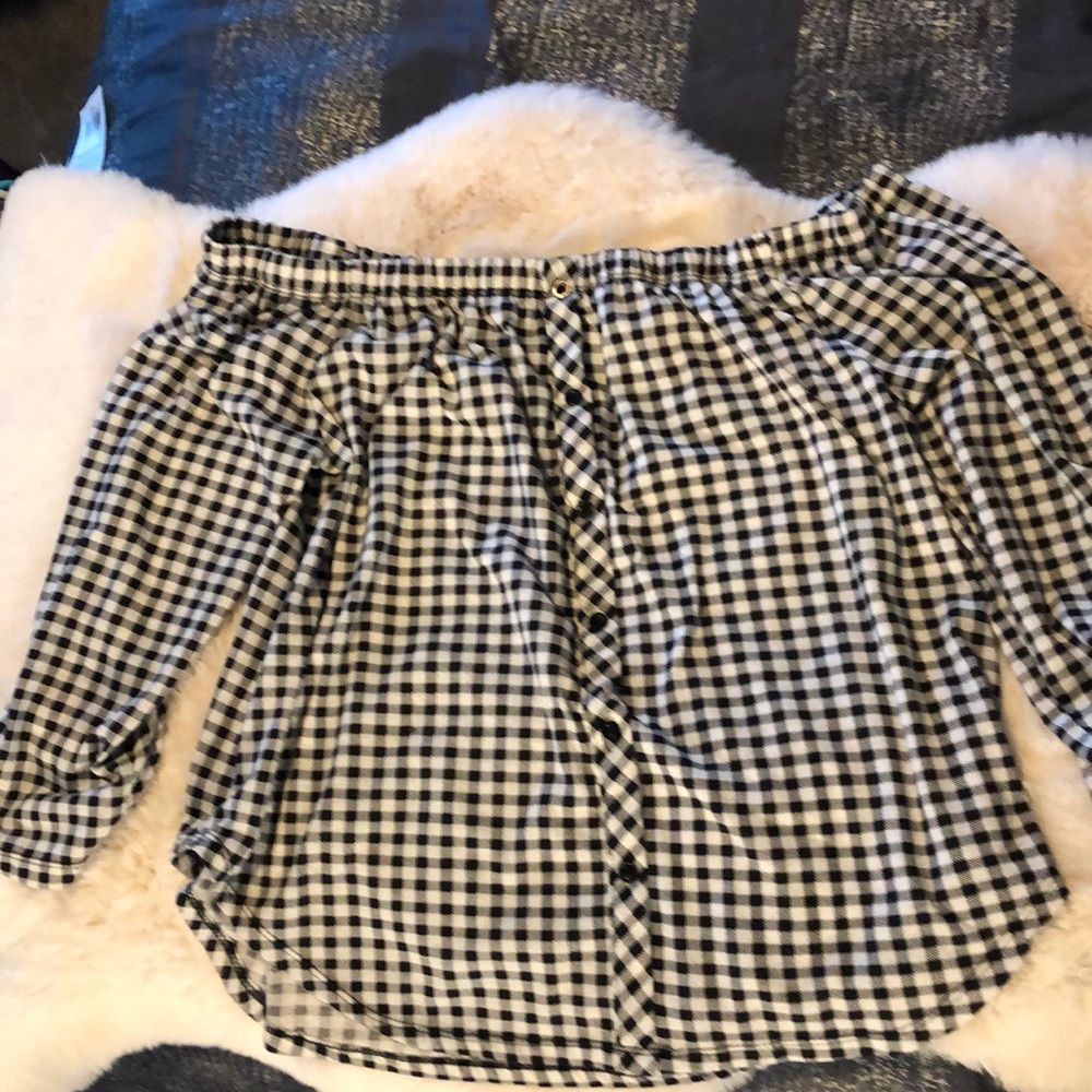 3/$15 mix and match. Off the shoulder black and white checkered top.